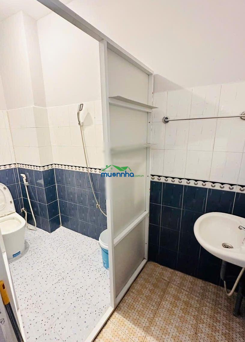 (4.8 tỷ tl) nhà 1 sẹc, sau lưng mặt tiền, 2 lầu, st (4 pn, 3 wc) vào ở liền..!