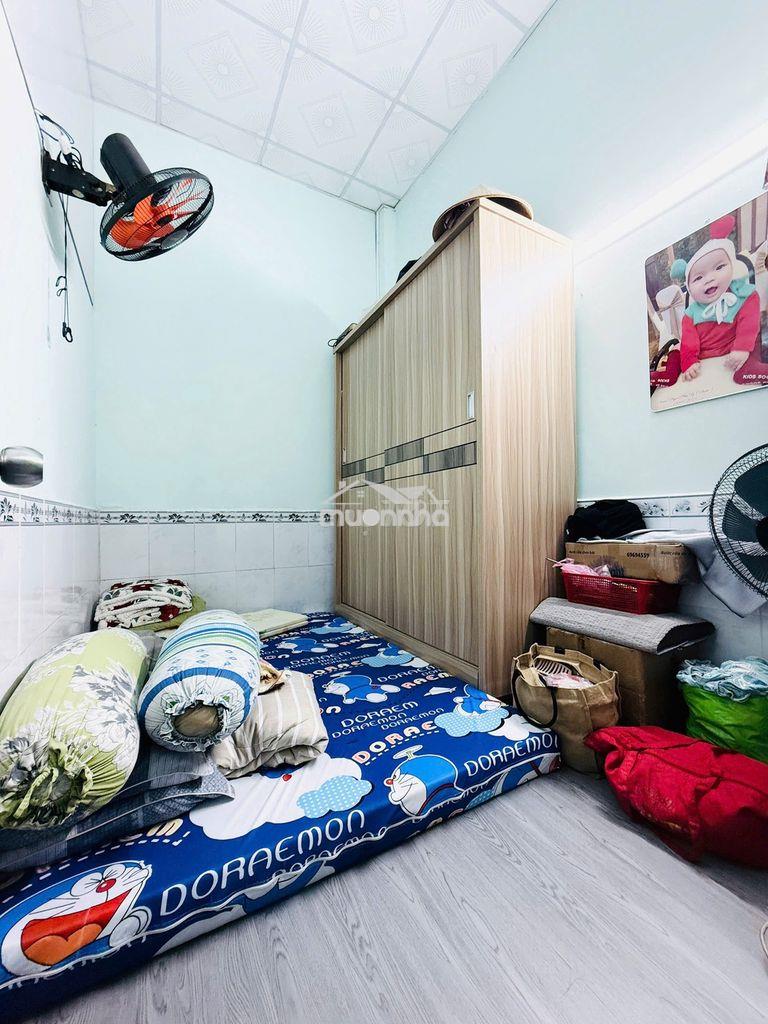 Chỉ 2,4 tỷ, nhà shr, 50m2, gần chợ xuân thới thượng, không quy hoạch. - 2