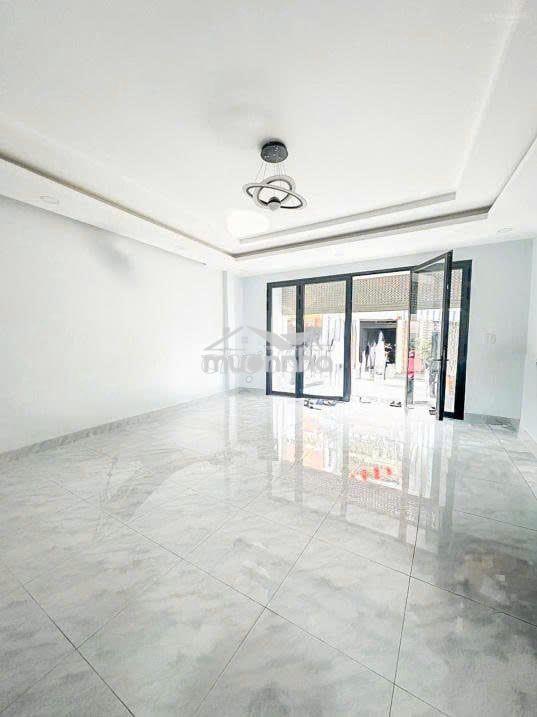 Cho thuê nhà hẻm lớn đường số 4, cxđt q3, 6x12m trệt 3 lầu, giá 37tr - 2