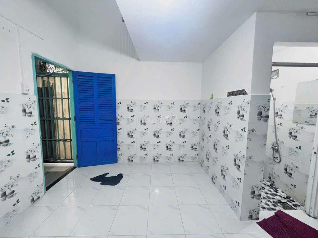Cho thuê phòng trọ giá rẻ có máy lạnh gác cao ngay nguyễn tất thành  - 4