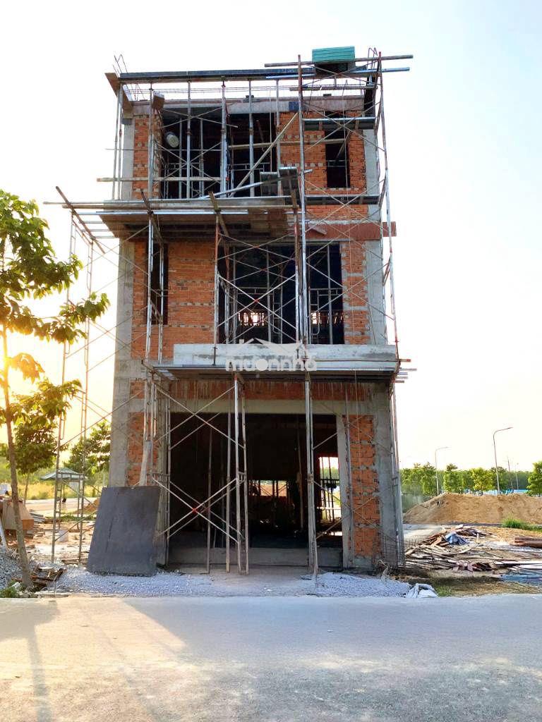 Bán nhà 1 trệt 2 lầu gần chợ bến cát, nhà mới 100% bàn giao hoàn thiện - 2