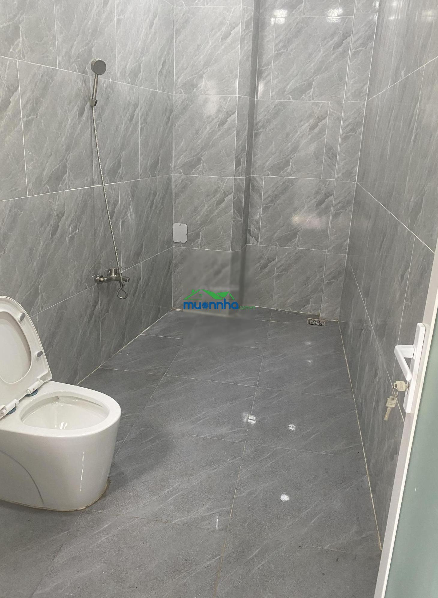 Nhà ngay khu mua bán sầm uất trên đường tân hương 52m2,5tỷ150. 1trệt 1lửng, 1lầu sân thượng 2pn 3wc