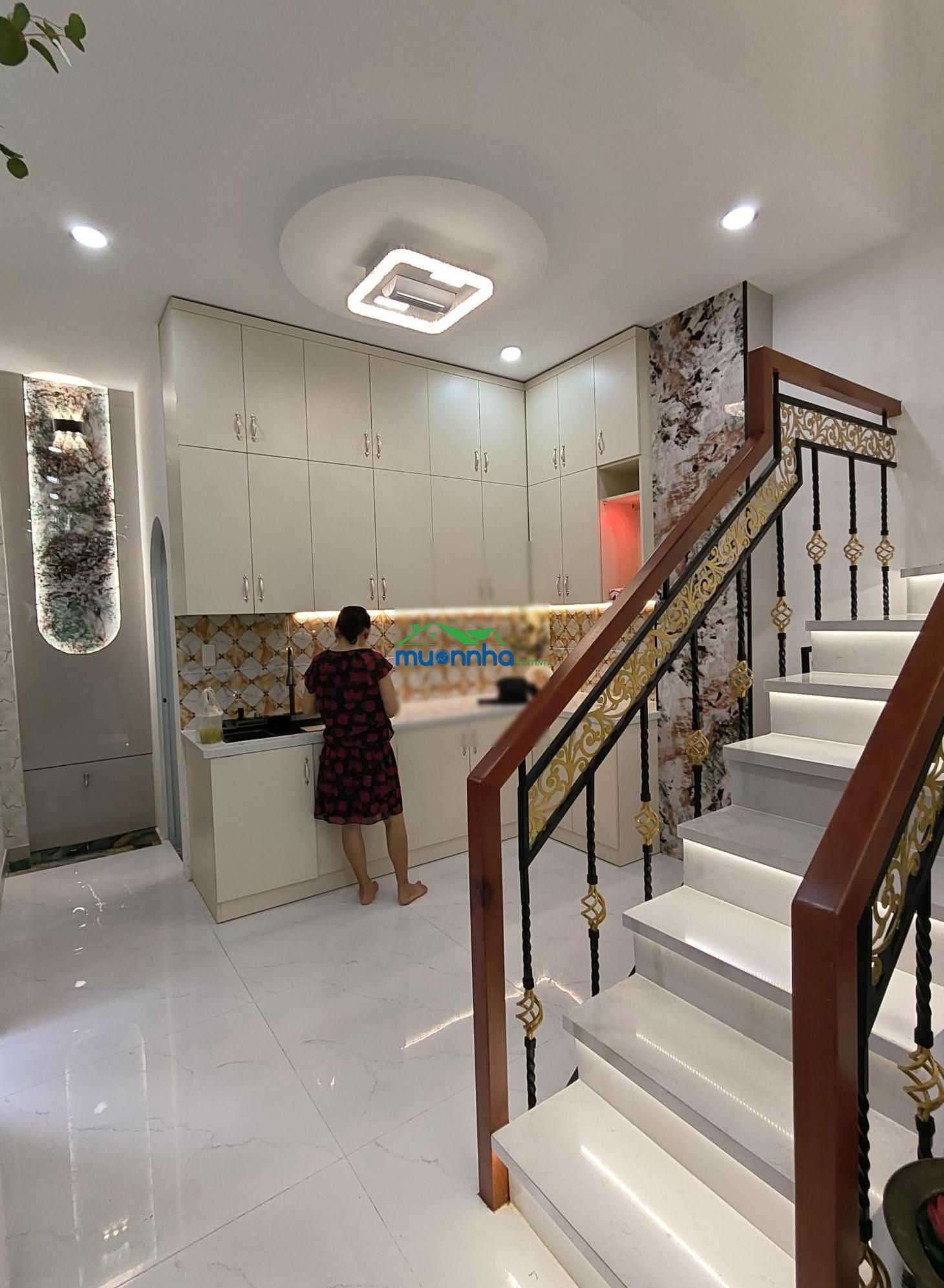 Nhà đẹp 3 tầng âu dương lân, phường 3, quận 8 - 3pn - hẻm ô tô - tặng full nội thất xịn - 5.68 tỷ