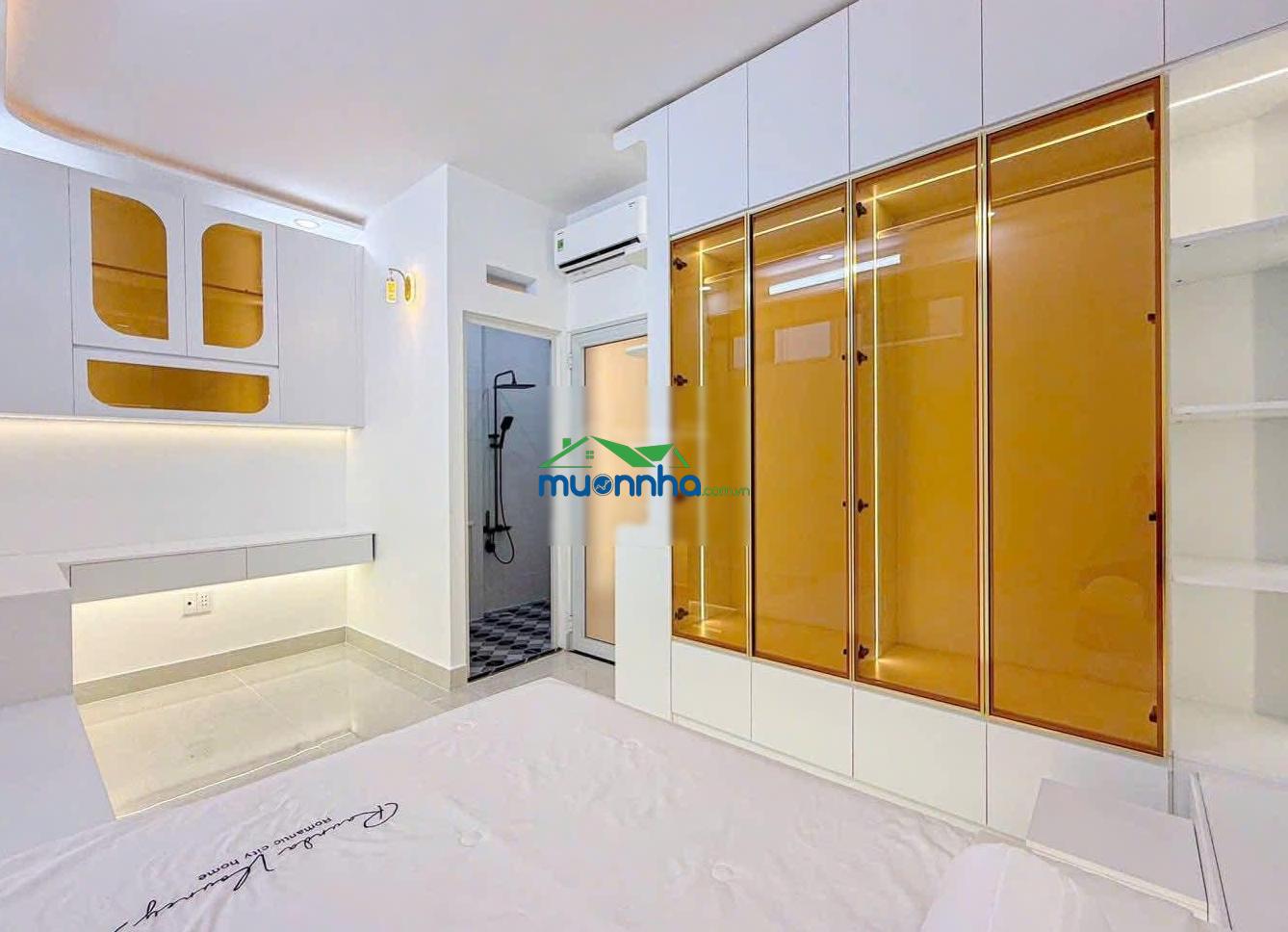 Nhà mới 3 tầng ở ngay. hẻm xe hơi.