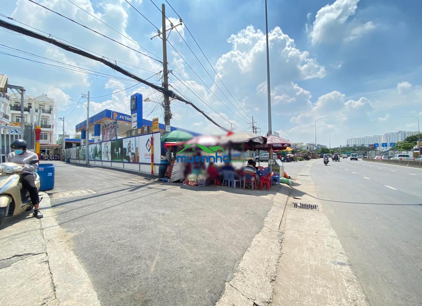 Bán nhà 3 lầu quốc lộ 13 khu ở văn minh, gần chợ đầu mối đường 6m giá 8 tỷ xe hơi đậu trong nhà - 3