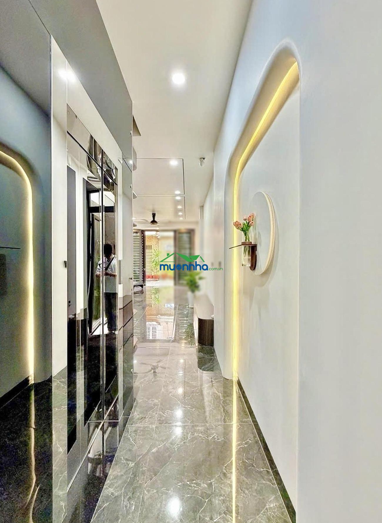 Bình thạnh - hẻm nhựa 6m xe hơi thông thang máy nội thất cao cấp