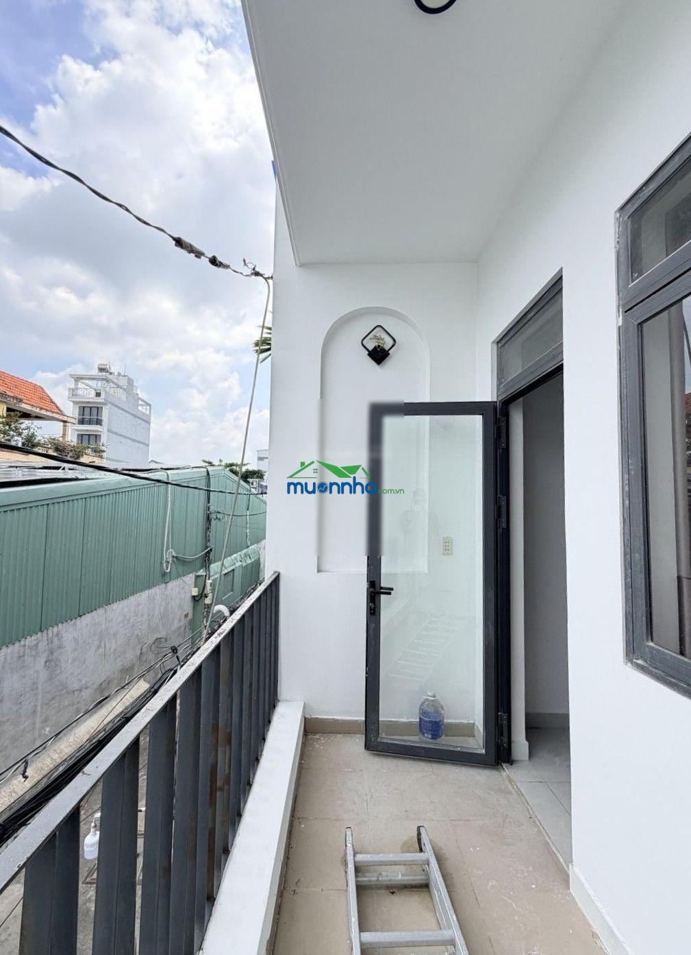 Hẻm nhựa 4m sạch sẽ - cách mặt tiền 30m - 4 phòng (có phòng ngủ dưới trệt)