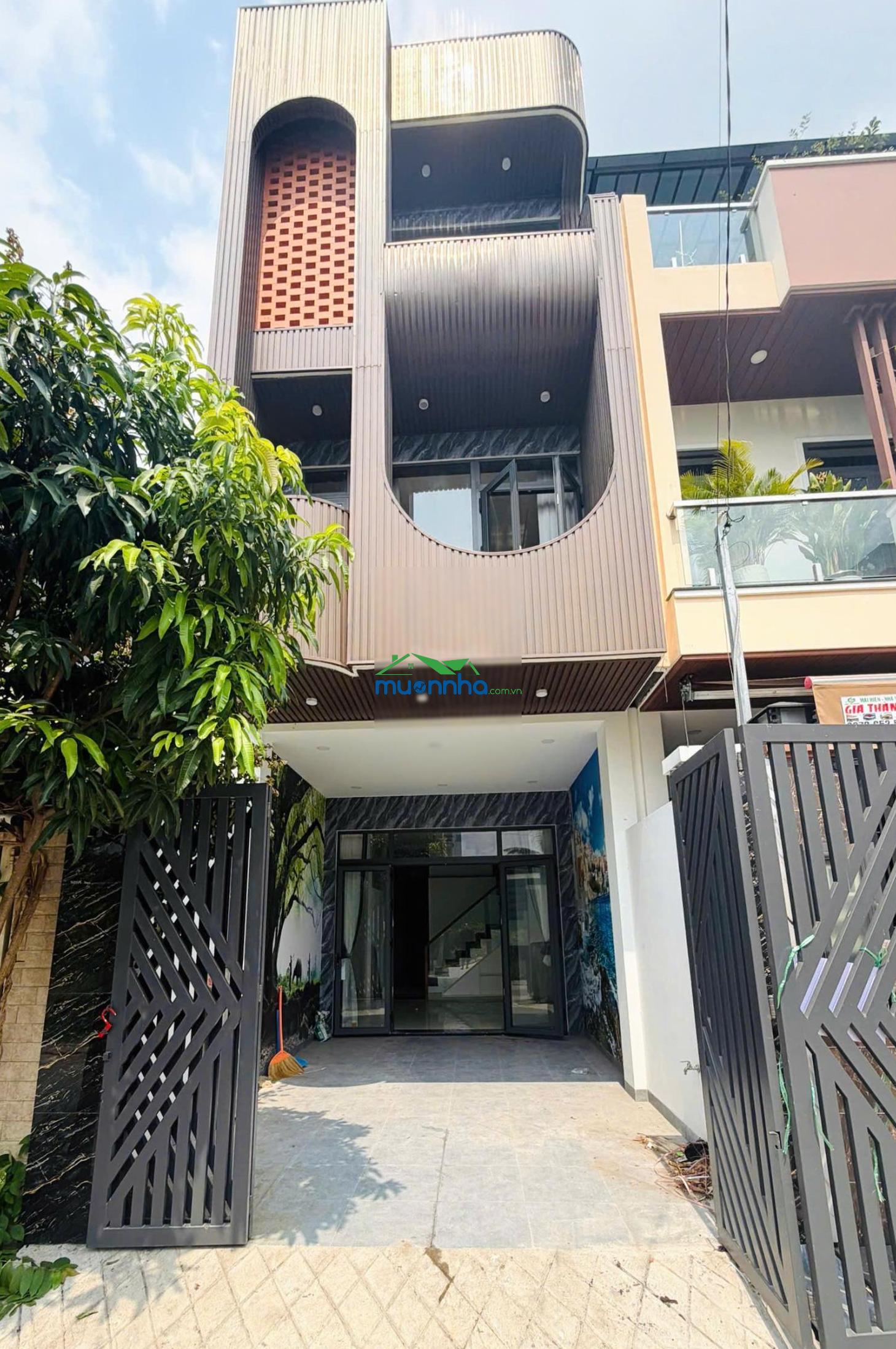 Bán nhà 3 tầng - vinhomes quận 9 ~500m - giá 4.95 tỷ - 3