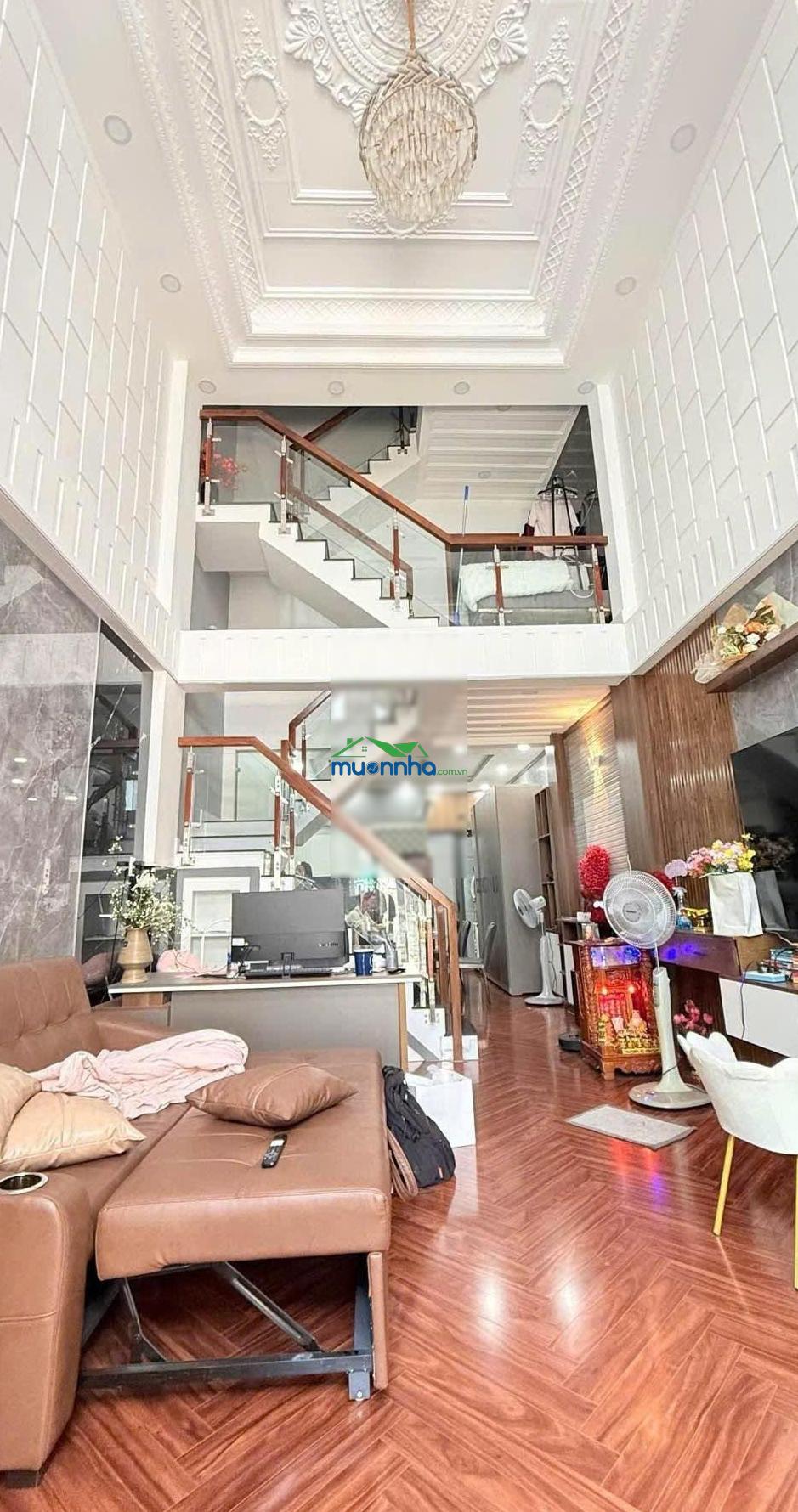 Nhà đẹp 3 tầng có dòng tiền trung tâm q7.