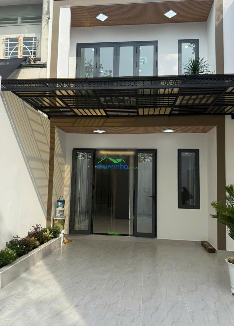 Chủ bán nhà 2 tầng mới xây - 100m2 - có sân trước và sau rộng - có phòng ngủ dưới - cách ql13 500m - 4