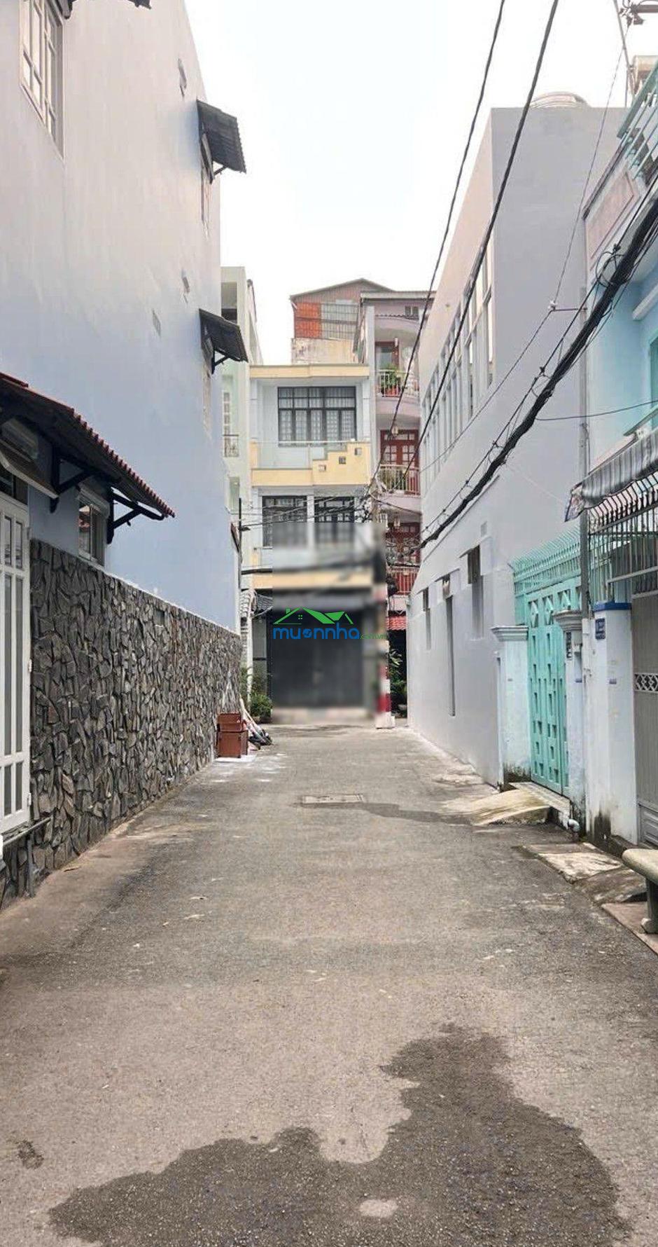 Xe hơi đậu cửa 40m² 3 tầng, gần siêu thị emart 2. nhỉnh 5 tỷ