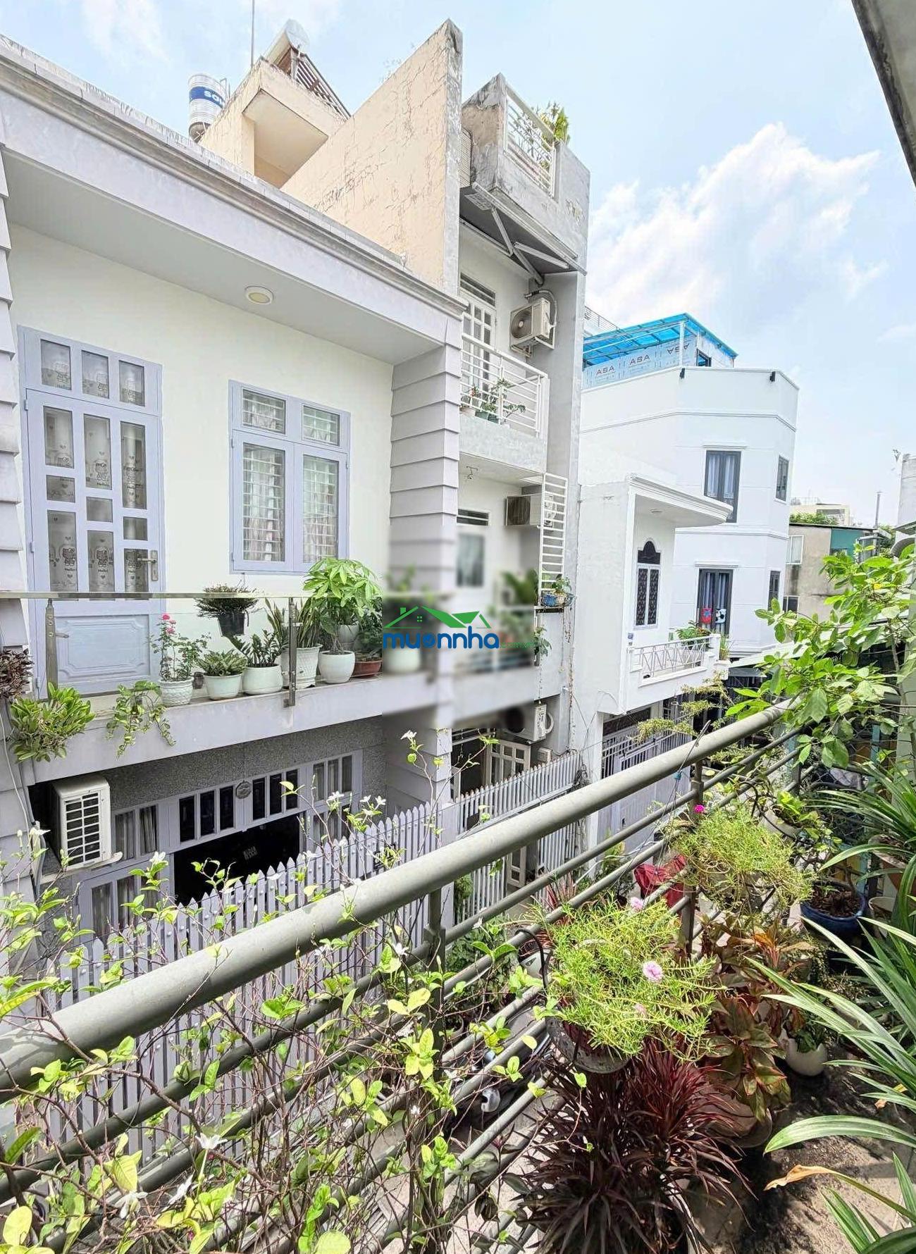 Nhà mới vào ở ngay - 52m2 - ngang chuẩn 4m - hoàn công - hxh lý thuyết - sát mặt tiền - chỉ 7.8 tỷ. - 2