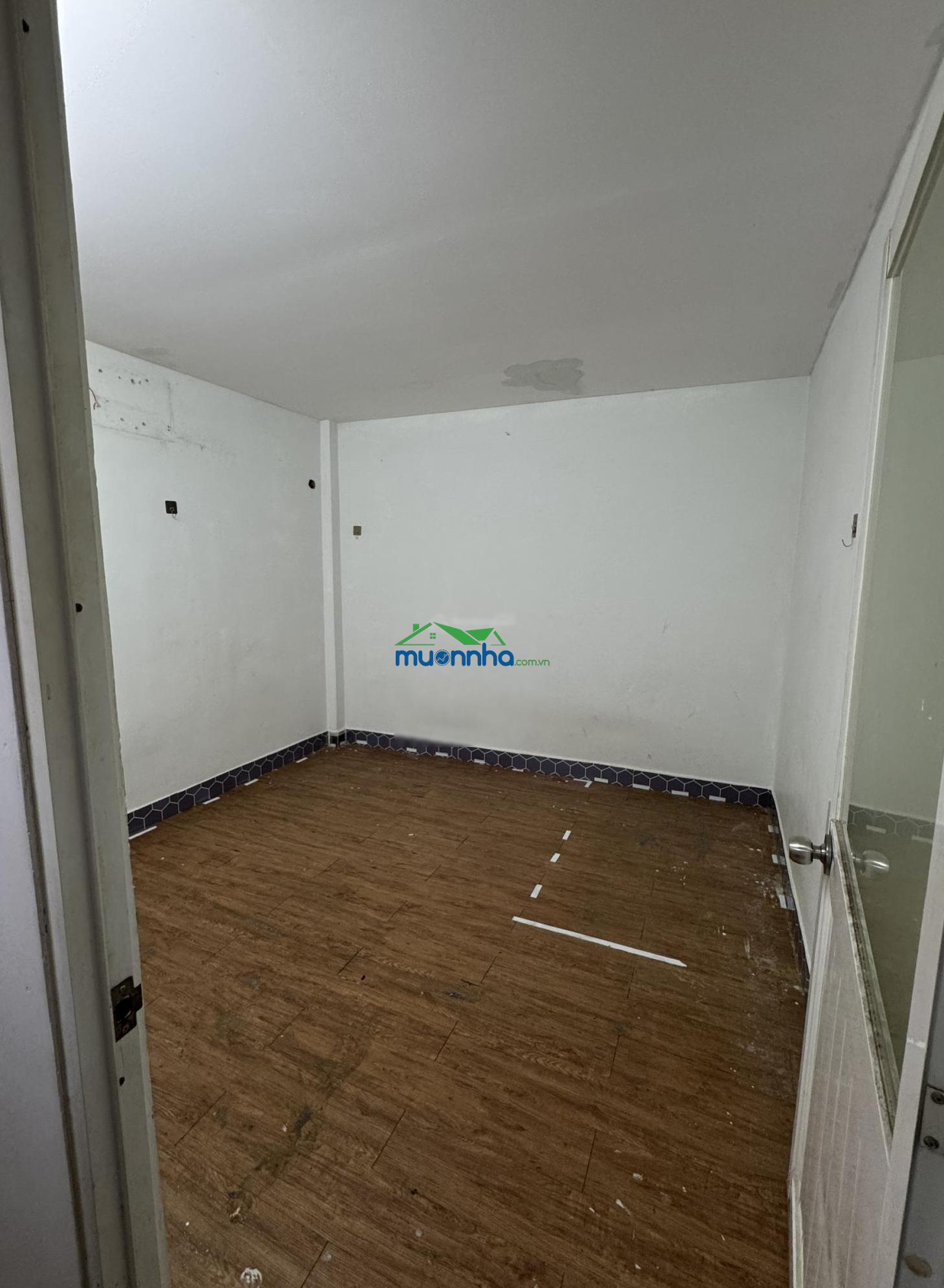 Kẹt tiền bán rẻ 4,2 tỷ còn bớt - ngay big c nguyễn sơn - 50m² - nở hậu - bỏ lỡ là tiếc