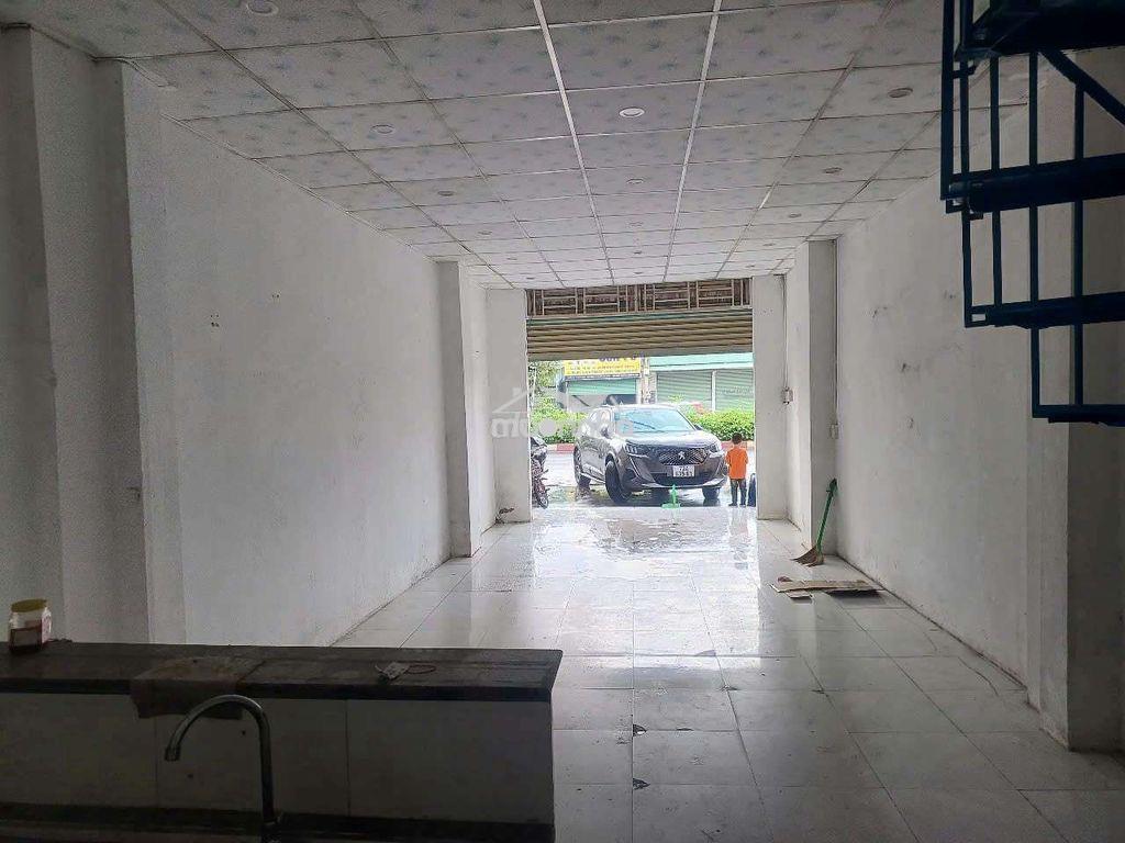Cần bán gâp nhà mặt tiền dt 746 - 3