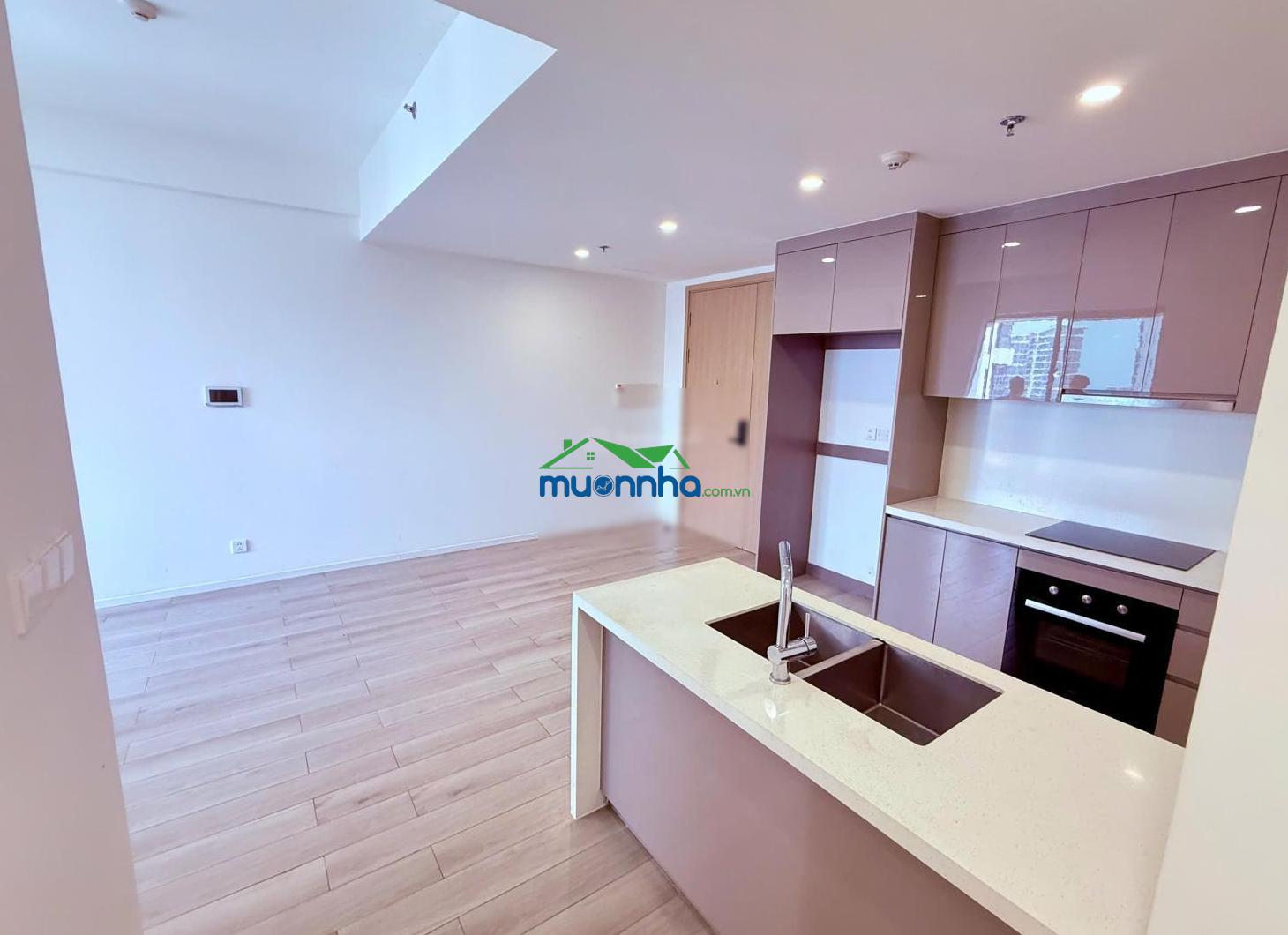 Bán căn 2pn 74m2 masteri centre point. giá 4,7 tỷ. sẵn sổ hồng. hướng đông bắc. view nội khu hồ bơi