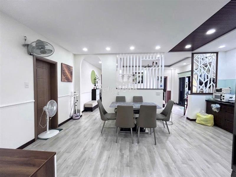 Tôi bán chung cư phúc yên 76m2 2pn,2wc giá 3,1 tỷ vnđ.
