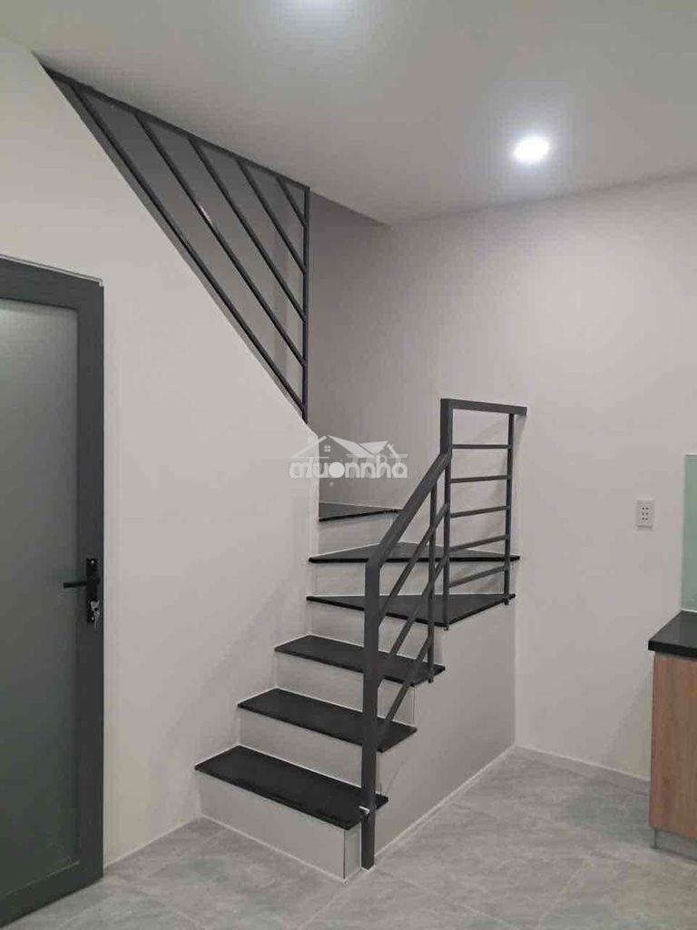 Nguyên căn hxh cmt8 (4x10m 1 lầu mới 2pn 2wc, 2 máy lạnh - 4