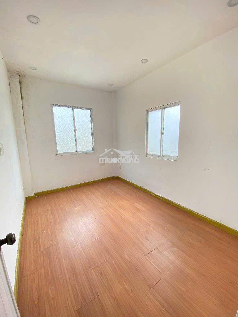 Tôn thất thuyết q4- 3 lầu đúc- 14m2- ko qh - kdc hiện hưữ - 3