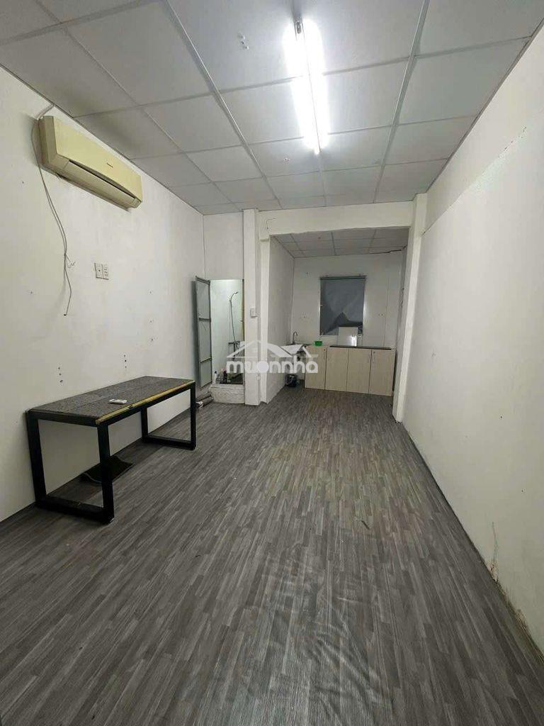 Cho thuê phòng q10.rộng rãi..cửa sổ ban công.tolet riêng.nội thất 3tr9 - 4