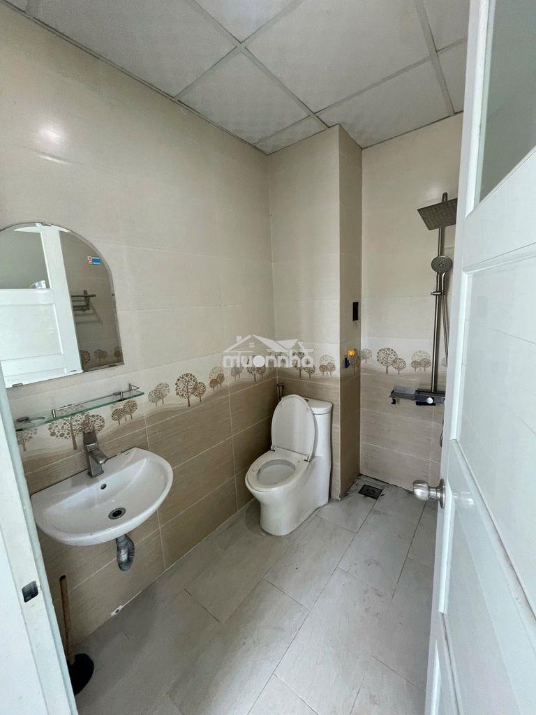 -  Giáp q7, đh mở, tđt, rmi , cửa sổ trời, rộng, thoáng mát . - 4