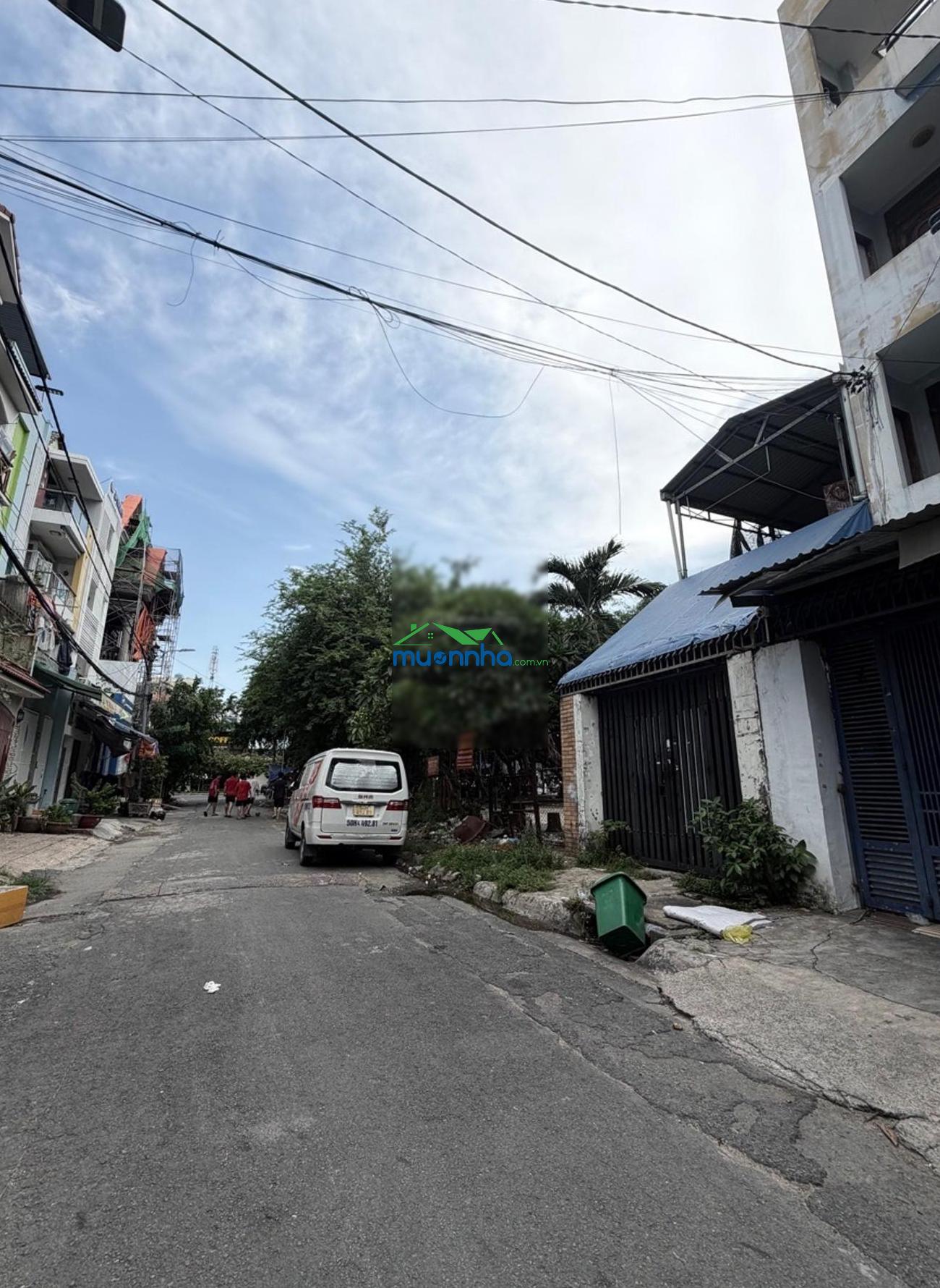 Chỉ còn 11 tỷ nhỉnh - 90m² 4 tầng có hầm để xe ô tô vào nhà đường 10m thông gần tân hương còn tl