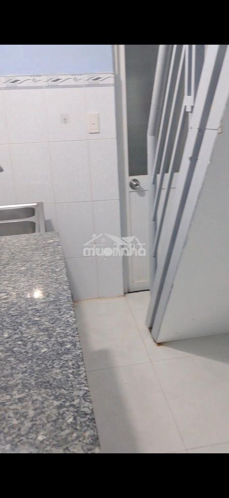 Nhà cách mạng tháng 8,có 1 trệt,1 lầu,2 phòng. - 3