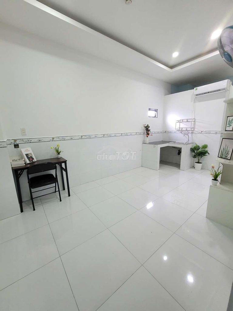 Phòng máy lạnh ngay chợ, cầu tham lương - 4