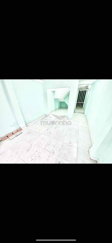 Mặt bằng gần ngã tư 3/2 và lý thường kiệt