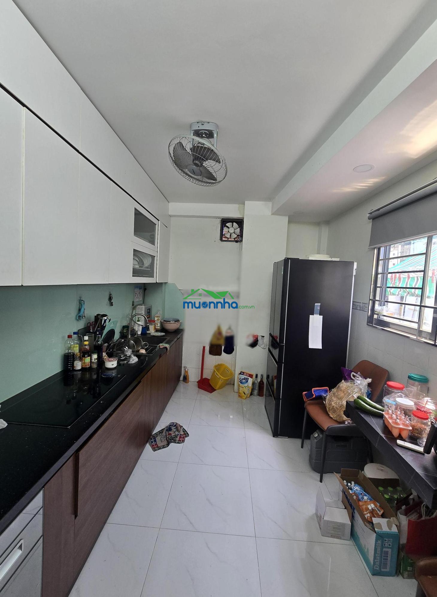 Nhà mặt tiền hẻm, 3 mặt thoáng, kiên cố, ánh sáng tự nhiên khắp nhà. - 4