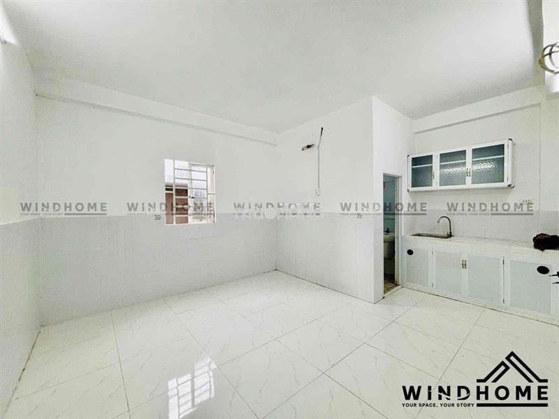 Phòng rộng cửa sổ trời thoáng - gần tdt, phú mỹ hưng, ou, lotte