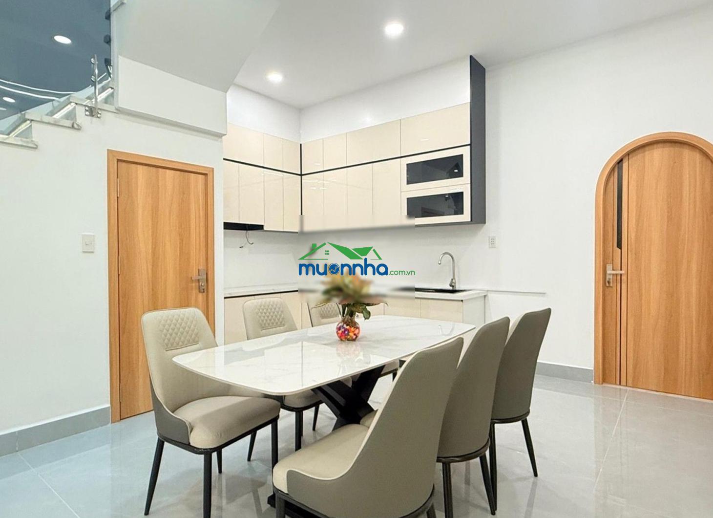 Nhà ngay bốn xã gần đầm sen, có phòng ngủ trệt cho người lớn tuổi, mẹ bỉm sữa có con nhỏ