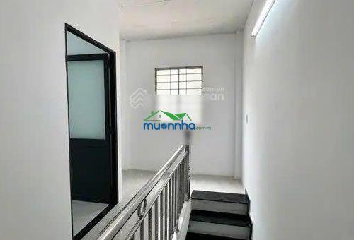 Nhà mới 2 tầng, dt (5x14)m, 3pn, 2wc, cách 1 căn ra mặt tiền, giá 3,95 tỷ còn tl