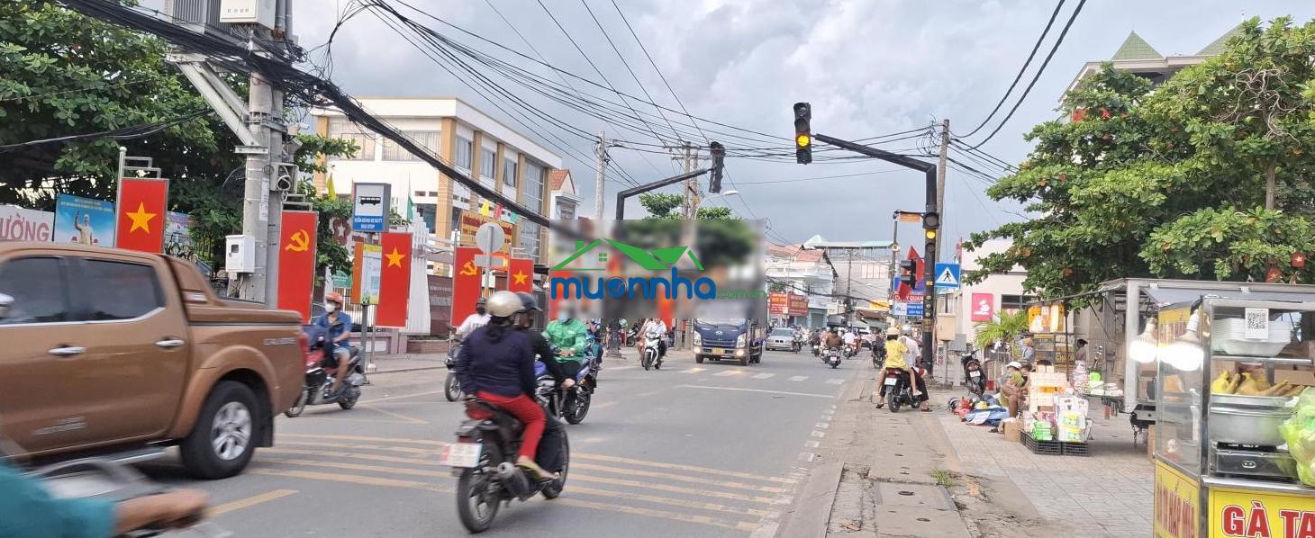 Nhà 3 tầng, anh chị đang tìm một căn nhà vừa ở vừa kinh doanh tại q9 thì không nên bỏ qua căn này.