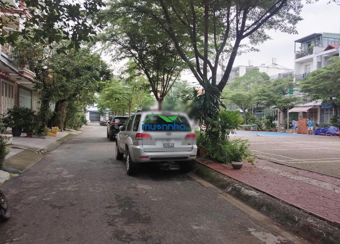 Hàng hiếm. cần bán gấp khuôn đất đẹp mặt tiền công viên bình lợi. đường rộng 10m. dt: 5x20m. vuông - 4
