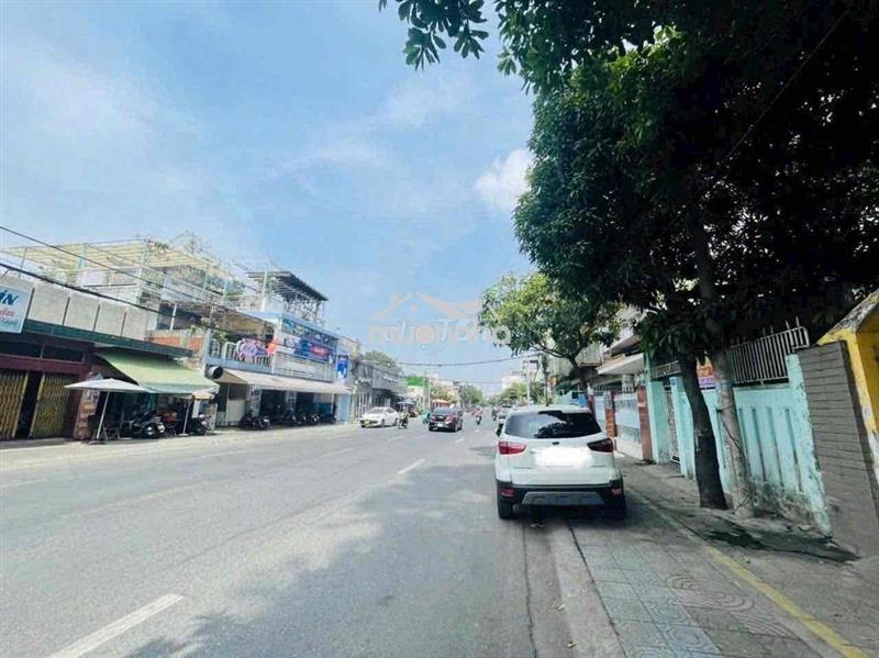 Bán đất mặt tiền đường cách mạng tháng 8. và 1 mt view sông
