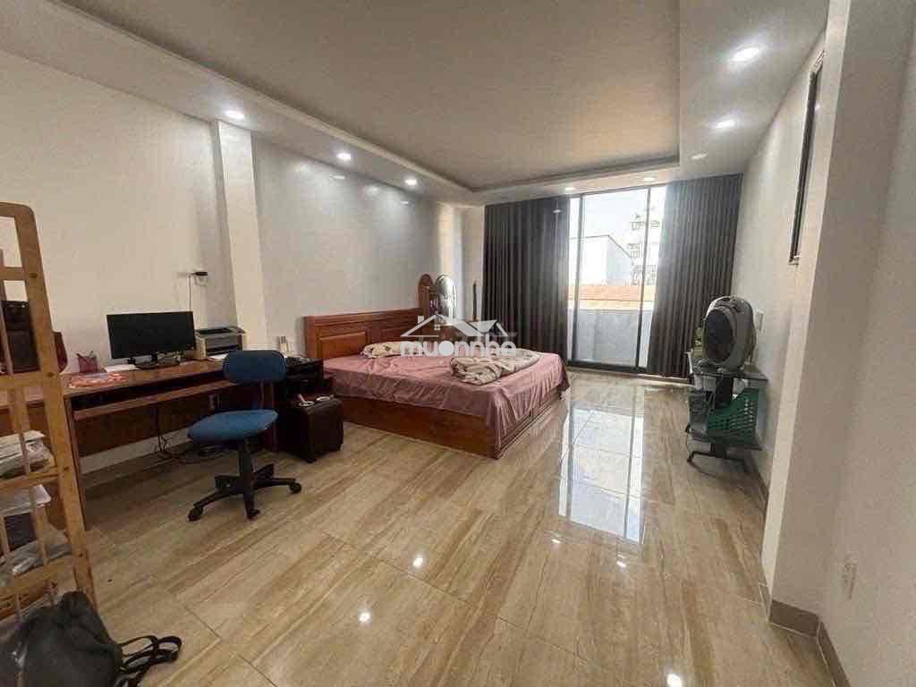 Nhà đường oto. nhà 3 lầu dt 4x18m. - 2