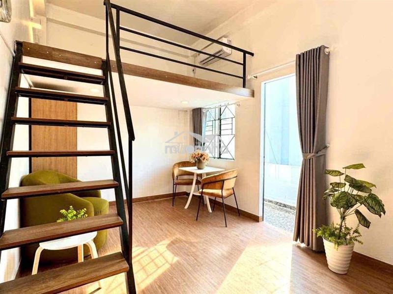Duplex cửa sổ ban công 30m2 ngay vòng xoay lý thái tổ