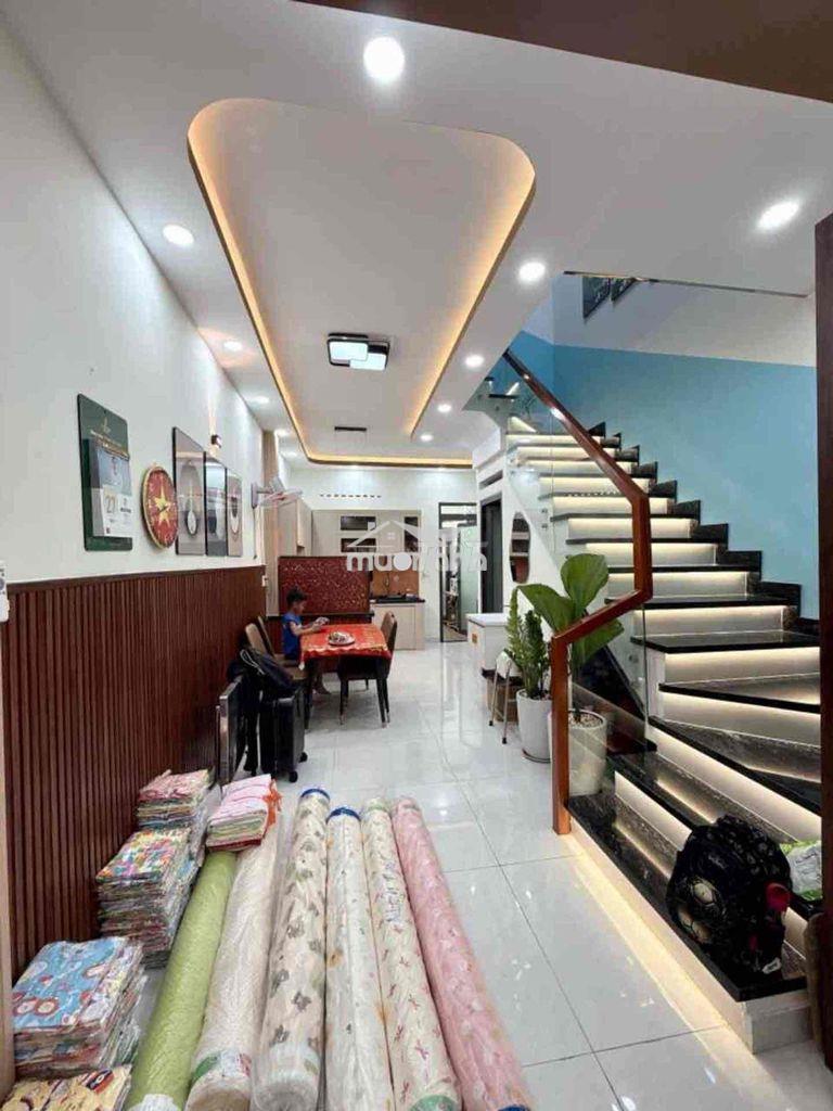 Nhà đẹp gia chủ đang ở - xây dựng cực kỳ kiên cố - 2