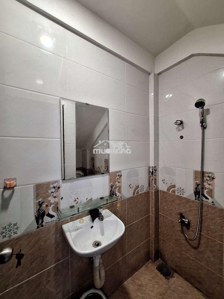 🔥Nhà thuê q5🔥
🏠🏠 cho thuê nhà hẻm xe hơi trần bình trọng , quận 5 - 3
