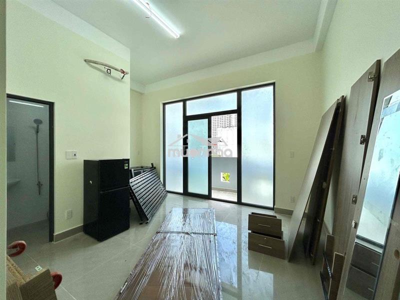 Phòng trọ giá rẻ siêu đẹp bao phí - ban công cửa sổ thoáng mát