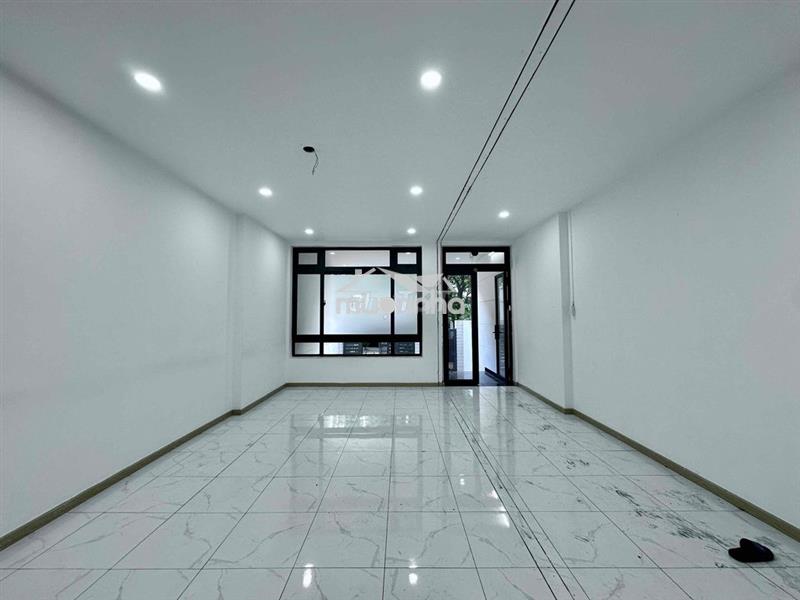 Nguyên căn 5x21m (hầm 4 tầng) k thang máy, sàn trống giá chỉ 30tr