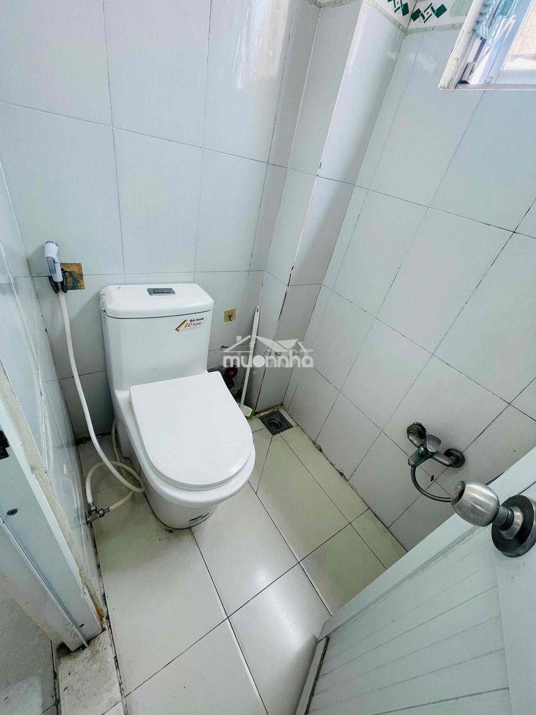 Phòng trọ có wc , có ban công cách ufm 200m - 4