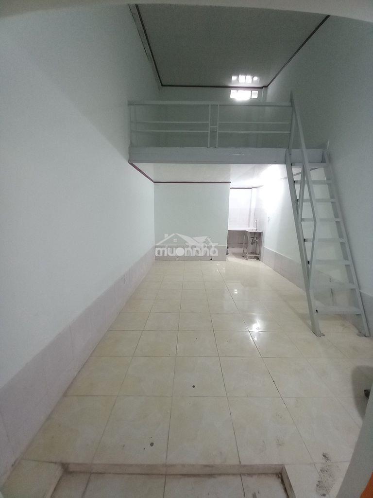 Phòng lớn trong nhà vườn