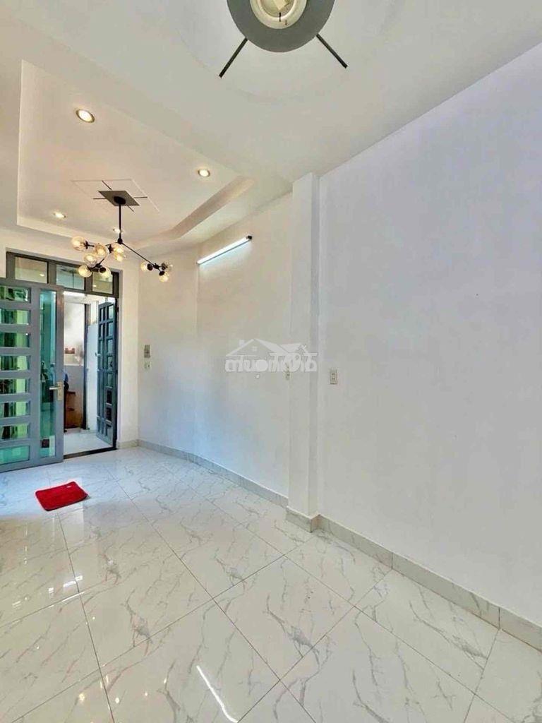 Nhà 27m2+ sân g20m-4 tầng 3pn phú nhuận hoàn công đủ, xe hơi do cổng