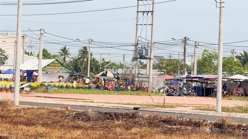 Nền ngã tư chợ mái dầm khu đô thị hưng phát