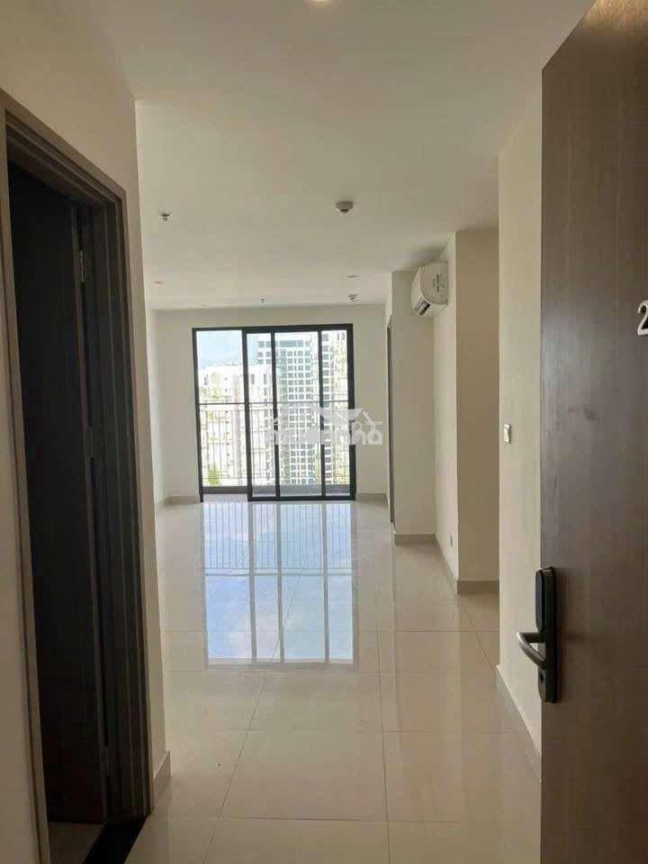 Cho thuê căn hộ 2pn2wc 67m2 có kệ bếp,  rèm, 3 máy lạnh_ vinhomes