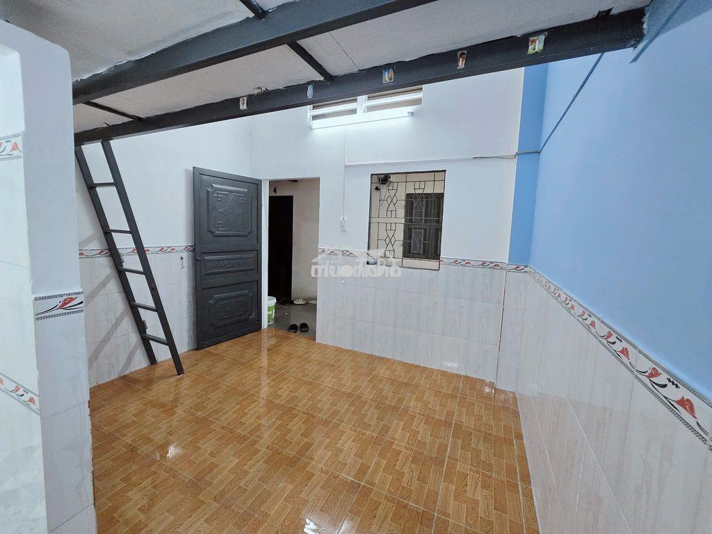 Phòng có gác gần trường dh spkt, dh ngân hàng, ngã 4 thủ đức - Ảnh 3