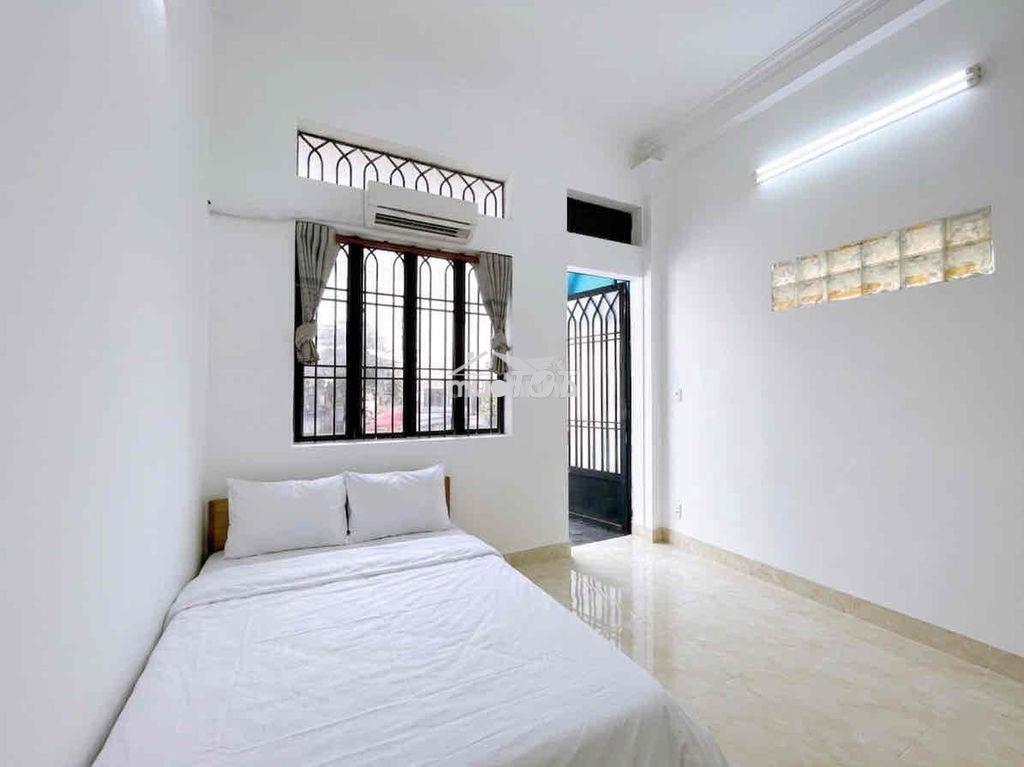 Phòng mặt tiền có sân thượng riêng - 4