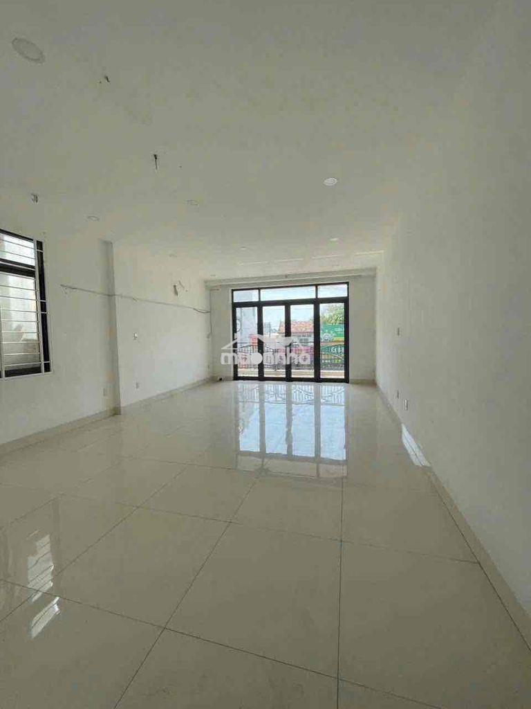 Cho thuê mbkd ngã tư cách mạng tháng 8 - 4