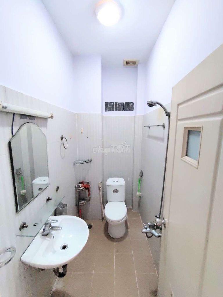 Phòng cửa sổ viewsông, wc riêng, máy lạnh, free để 2 xe, khu d2,uvk,d1 - 2